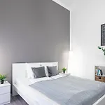 - Comfy - Large Апартаменты *