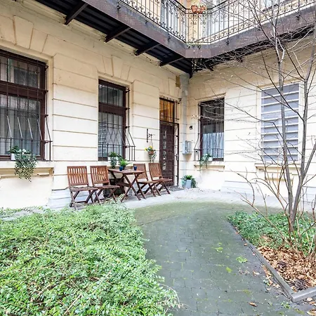 Apartment - Comfy - Large