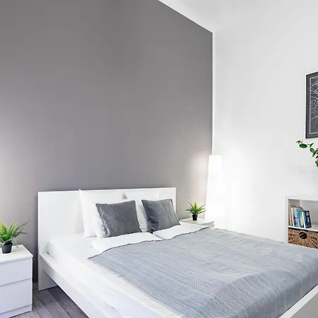 - Comfy - Large Apartment *