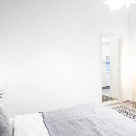 - Comfy - Large Apartment