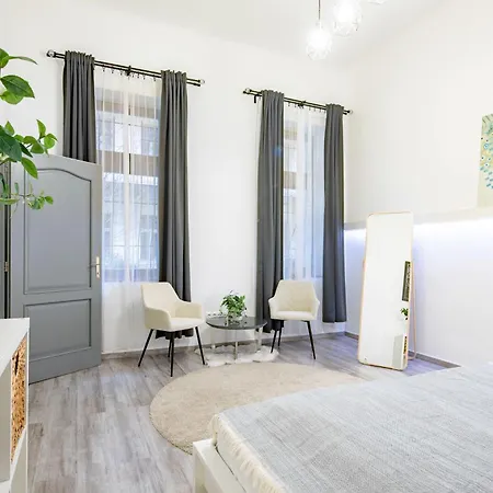 Apartment - Comfy - Large *