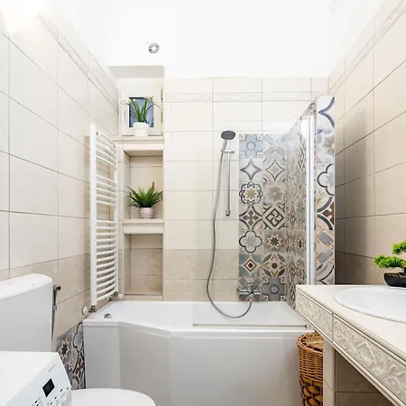 - Comfy - Large Apartment